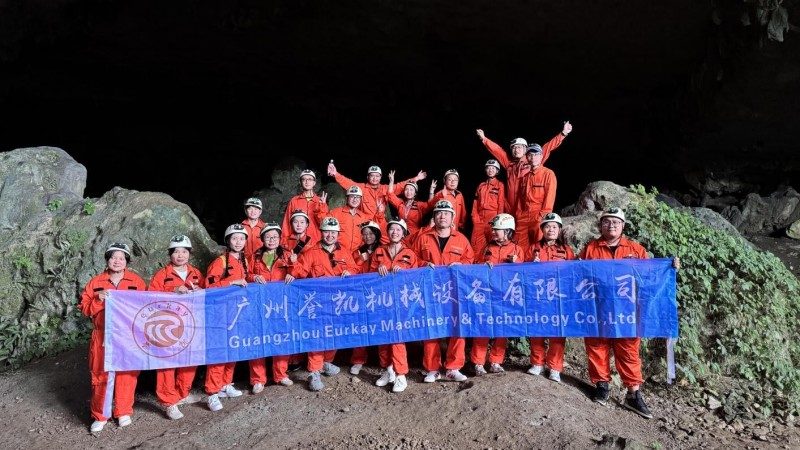 Resonat ab profundis specus: Mutuus congressus cum natura et Team membra